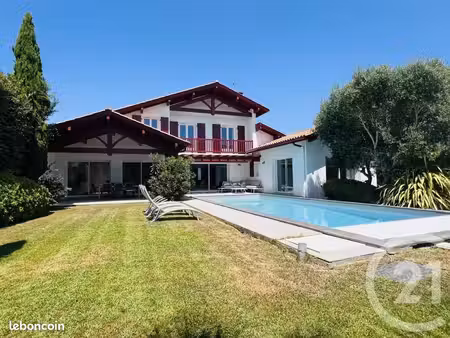 villa 7 pièces 204 m²