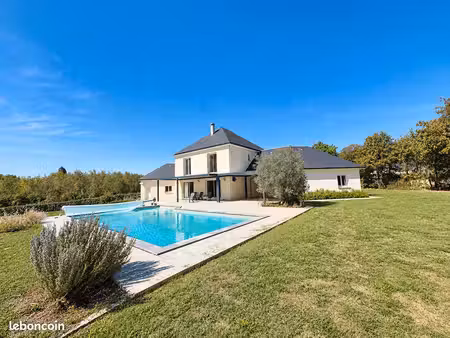 maison 8 pièces 190 m²