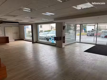 a louer local commercial 865 m²
