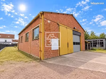 bâtiment 692 m²