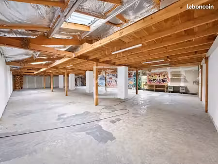 bâtiment 1 006 m²