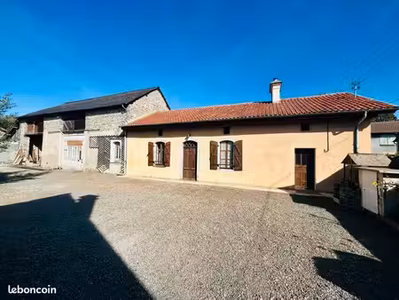 deux maisons indépendantes avec dépendances et terrain de 995m²