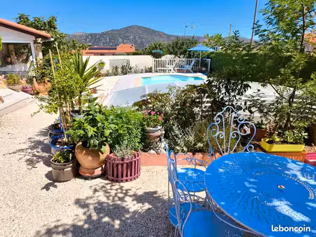 villa 6 pièces 137/774m2