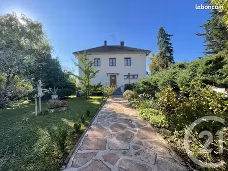 villa 8 pièces 210 m²