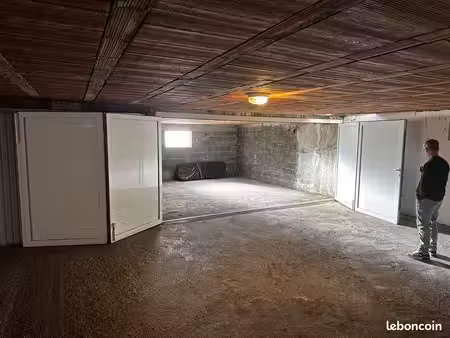 loue grand double garage 25 m2 étanche  accès facile