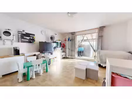 appartement f3 avec balcon et parking en sous-sol  proche tr