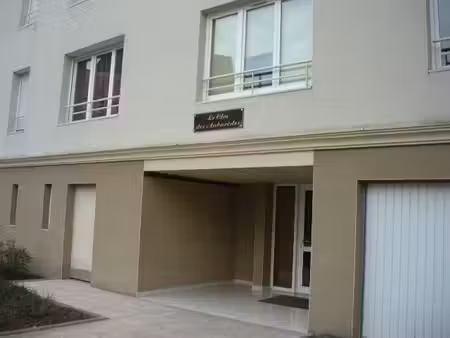 f2 dans residence avec ascenseur et garage
