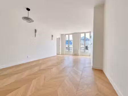 t137-2 montbauron hyper-centre de versailles apparteme