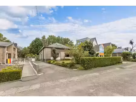 ruime bungalow met uitzonderlijk potentieel op toplocatie