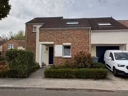 à louer – maison 4 pièces avec jardin  garage et cheminéemerci de lire l'annonce dans son 