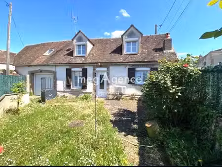 maison de charme avec jardin et garage — équipée de la climatisation
