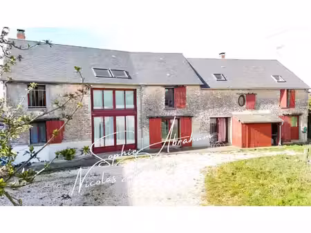 maison en pierres avec dépendances et terrain