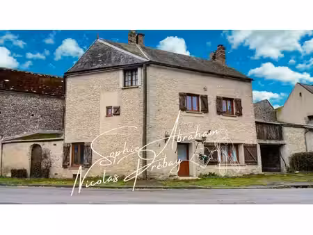 charmante maison en pierres avec garage et cour