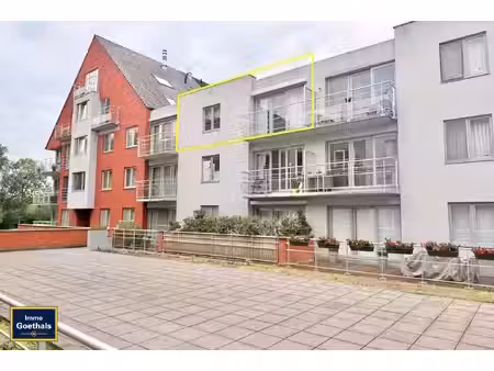 zuidgericht appartement bij de markt met terras en garage.