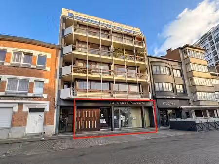 rez-de-chaussée 193 m² - bureaux ou commerce.