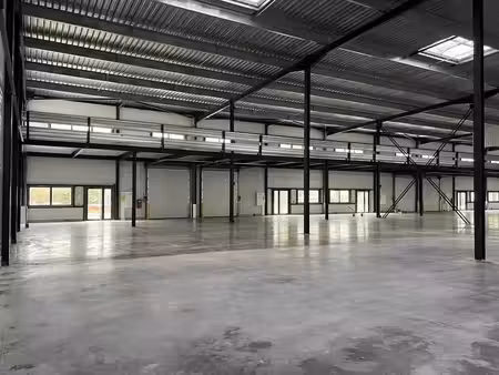 location entrepôt buc 78530 2068m²