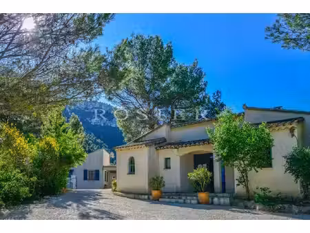 maison de luxe à vendre à fontaine-de-vaucluse