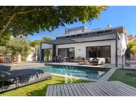 villa de luxe à vendre dans le quartier montredon