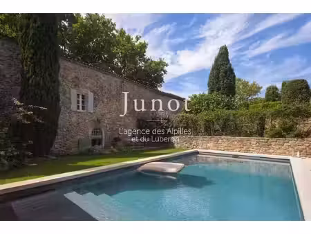 mas à vendre à paradou
