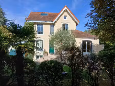 maison de luxe à vendre à vaucresson