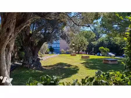 au cœur d'une résidence sécurisée avec piscine à antibes  au calme  appartement de 3p de 6