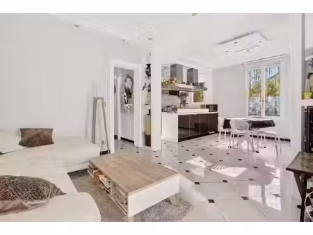 appartement avec terrasse - 4 pieces -100 m² habitable