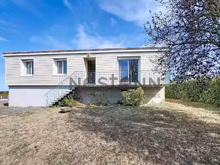 maison composée de 4 chambres  sous-sol et jardin de plus de 900 m²