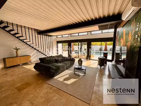 a vendre maison contemporaine de 192 m² avec studio de 33 m²  garage et piscine sur terrai