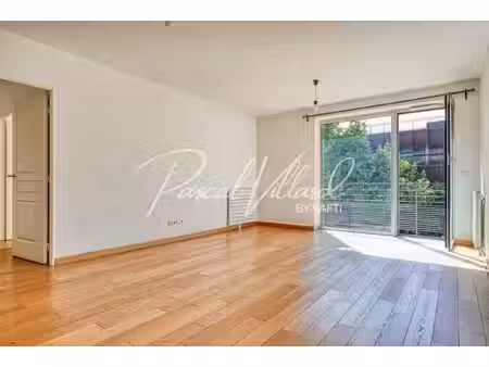 appartement familial 3 pièces à la location avec balcon plein sud et parking — quartier du