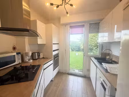 à louer joli appartement meublé de 78 m² à calais nord avec jardin