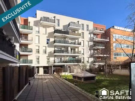 appartement quatre pièces dans quartier récent