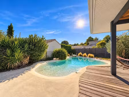 maison de 143 m2 avec garage et piscine lagon
