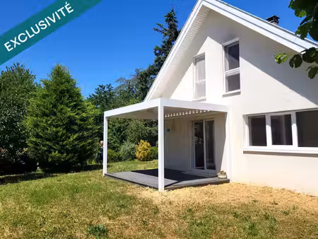 jolie maison de 116m2 dans un écrin de verdure.