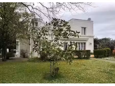 grande maison avec piscine à issoudun