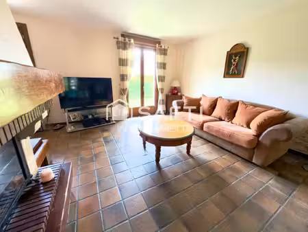 dans le charmant village de mello  venez découvrir une maison pensée pour profiter de chaq