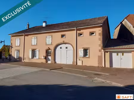 la commune dispose d'un service scolaire ( école primaire ) et périscolaire ( crèche colle