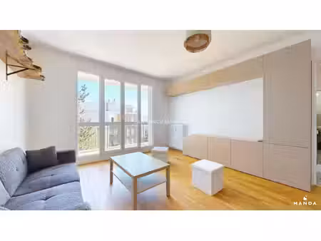 t2 meublé avec balcon et parking - lyon