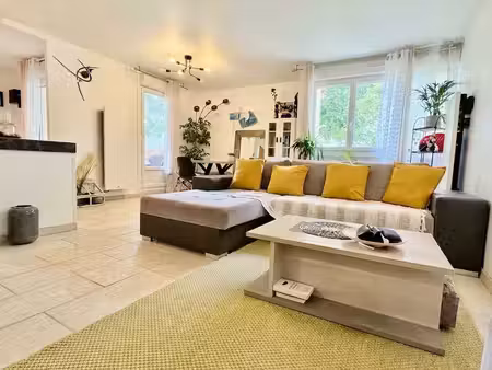 appartement 3 pièces avec loggia et parking à saint avertin