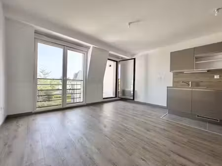 studio non meublé avec balcon  cave et parking - fontainebleau