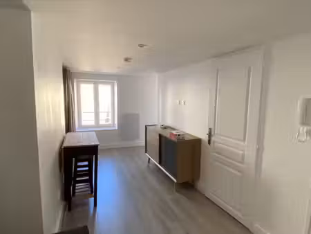 hyper centre  rue des ponts - studio meublé refait à neuf