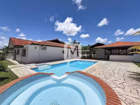 dpt guyane  à vendre matoury maison t6 + appartement t2 de 208m2 sur un terrain de 1043 m2