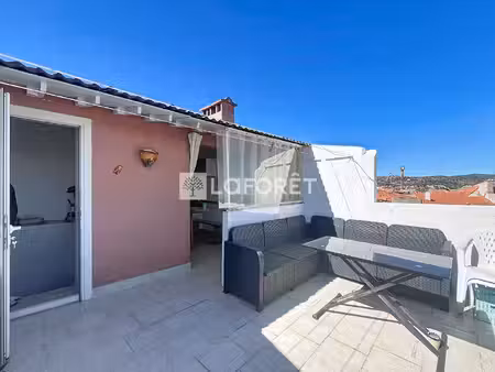 maison de village avec grande terrasse de toit