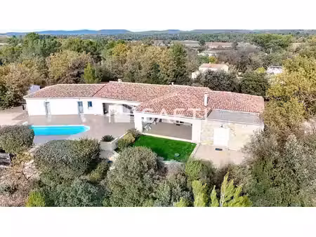 villa d'architecte de 205 m² avec une vue exceptionelle  une piscine et un garage de 50 m²