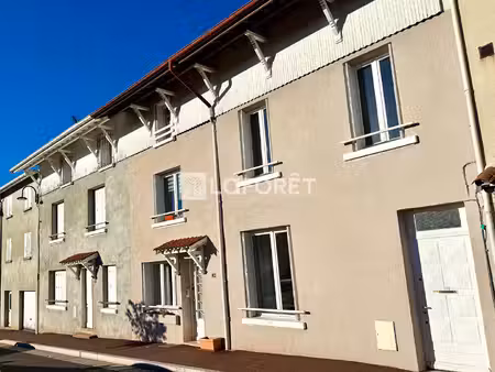grande maison de famille avec terrain au centre de st laurent de chamousset