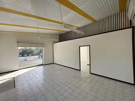 location commerce montauroux 83440 57m²