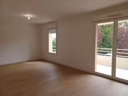 location garage box et parking à mûrs-erigné (49610) : à louer / 68m² mûrs-erigné