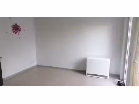 studio à louer à leuze pour € 475 avec 1 chambre à coucher