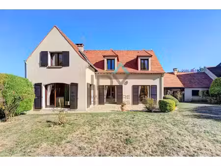 maison de luxe à vendre dans le quartier saint léger-fourqueux
