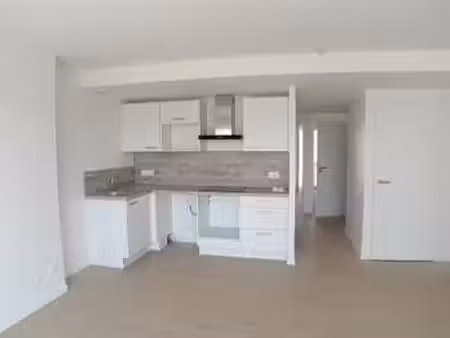 location appartement 3 pièces aux sables-d'olonne (85100) : à louer 3 pièces / 63m² les sa