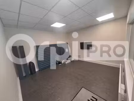 location commerce compiegne 60200 235m²